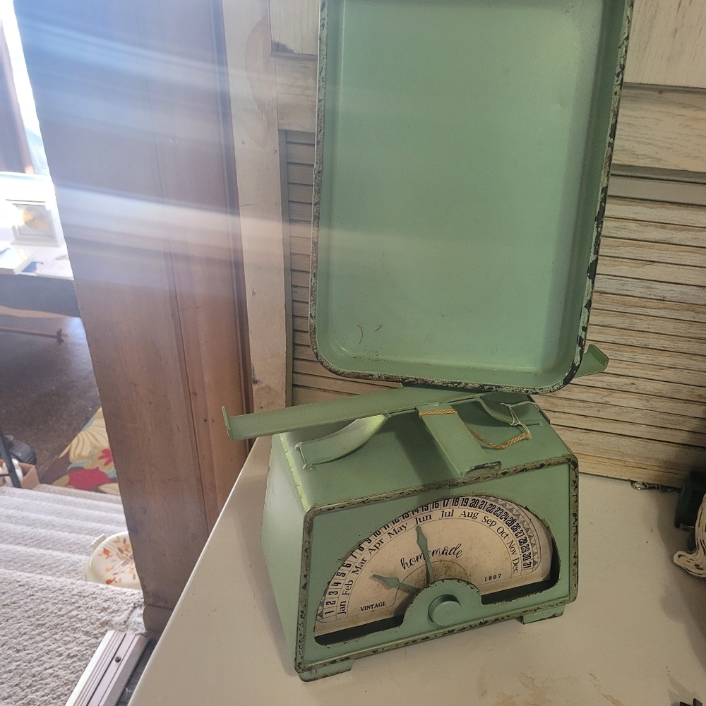 NWT Vintage Calendar Scale - Picture 3 of 3